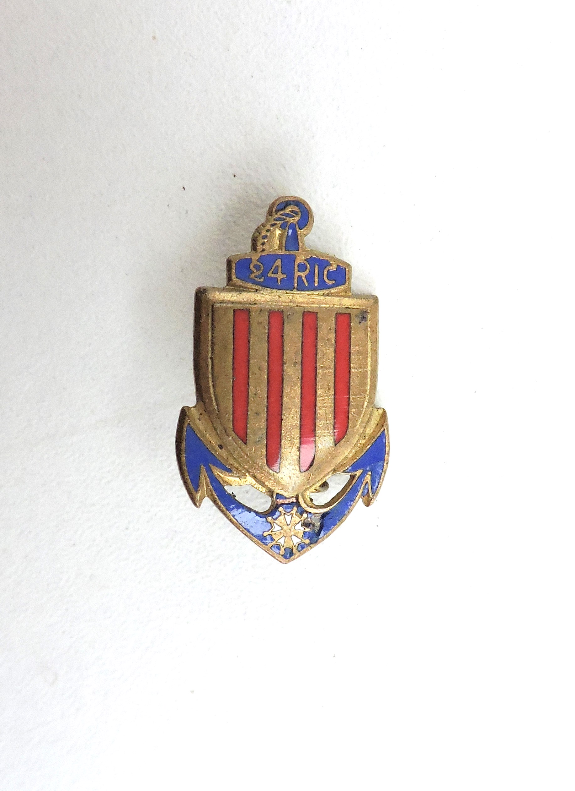 Insigne 24&deg; R&eacute;giment d&#039;infanterie coloniale Drago guilloch&eacute;