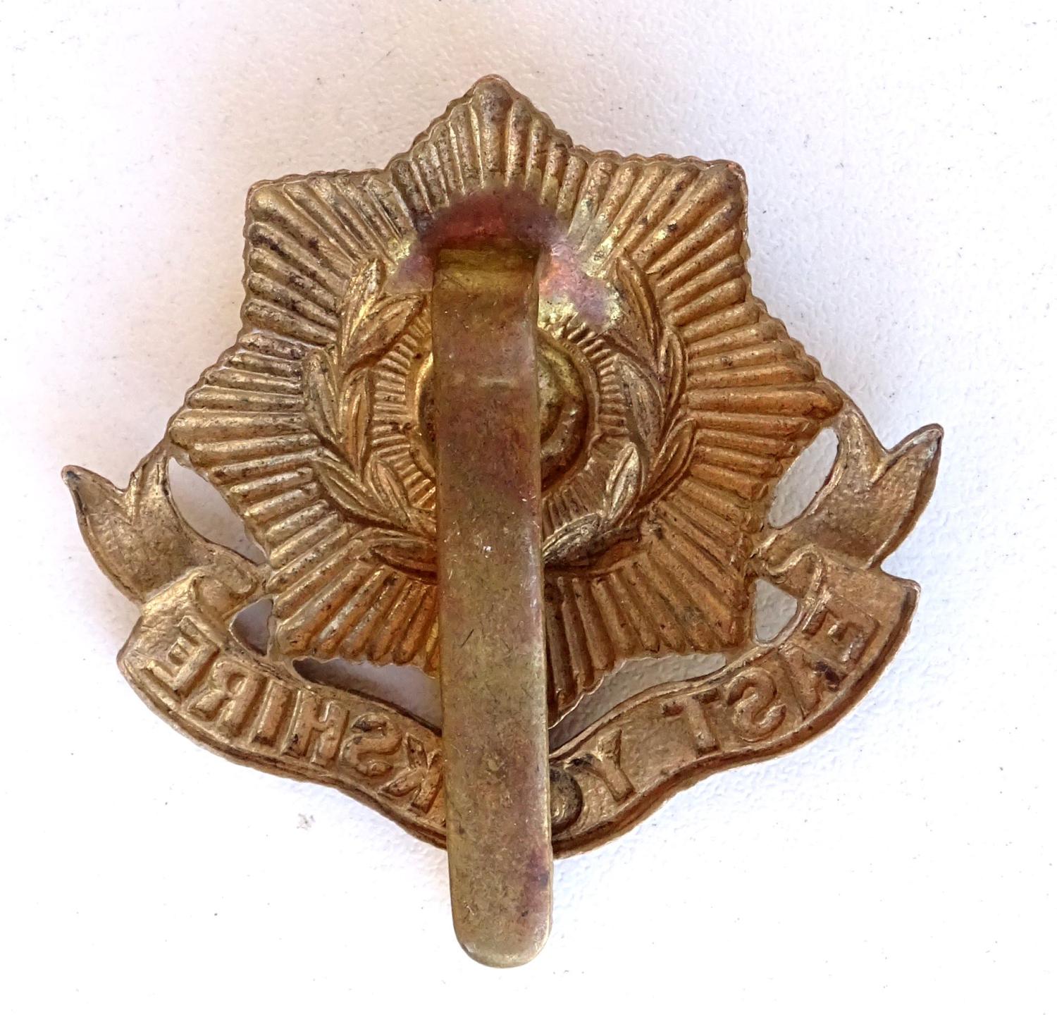 Cap badge East Yorkshire  Bi metal