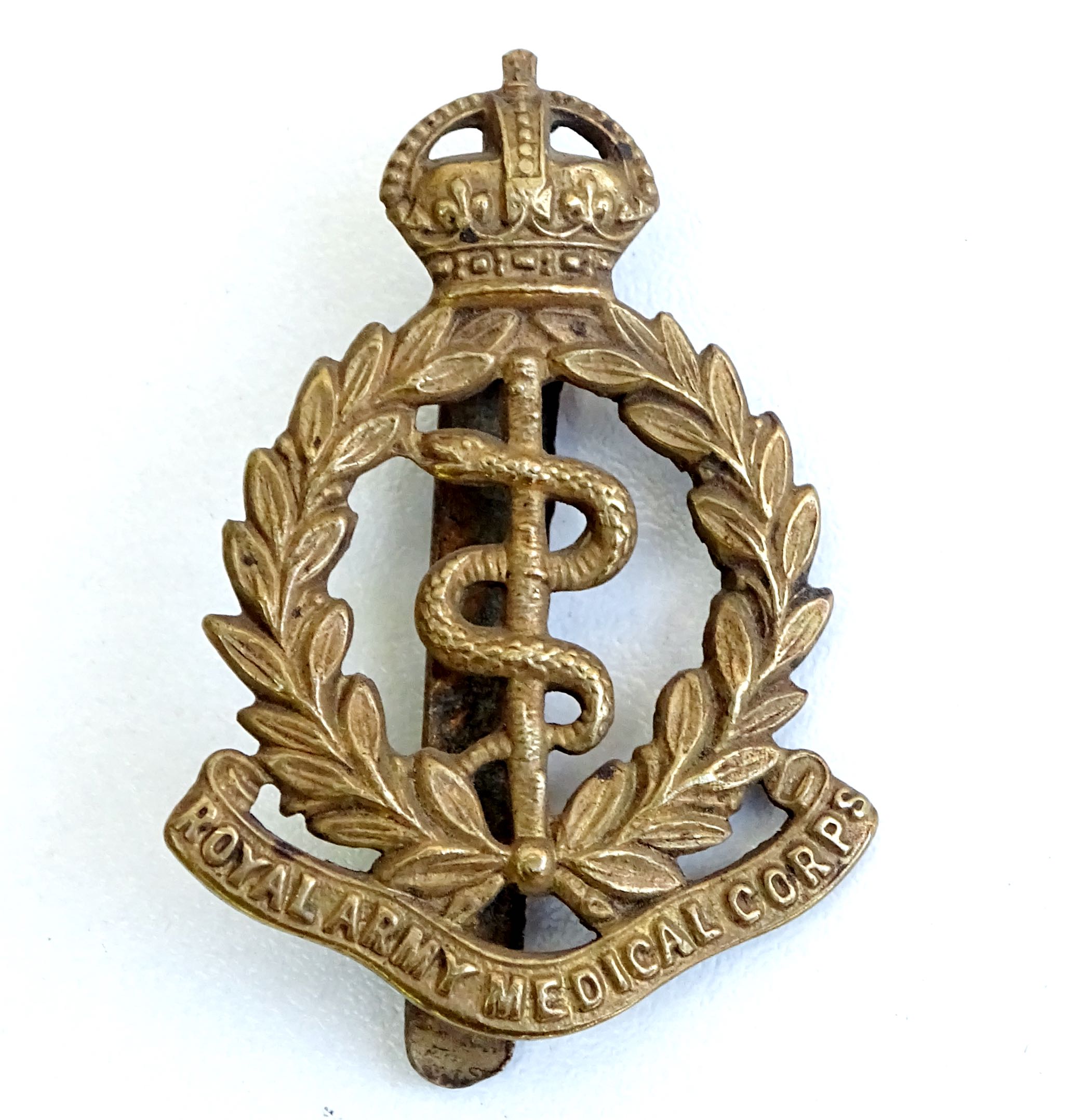 Cap badge Royal Army Medical Corps  WW1 / WW2