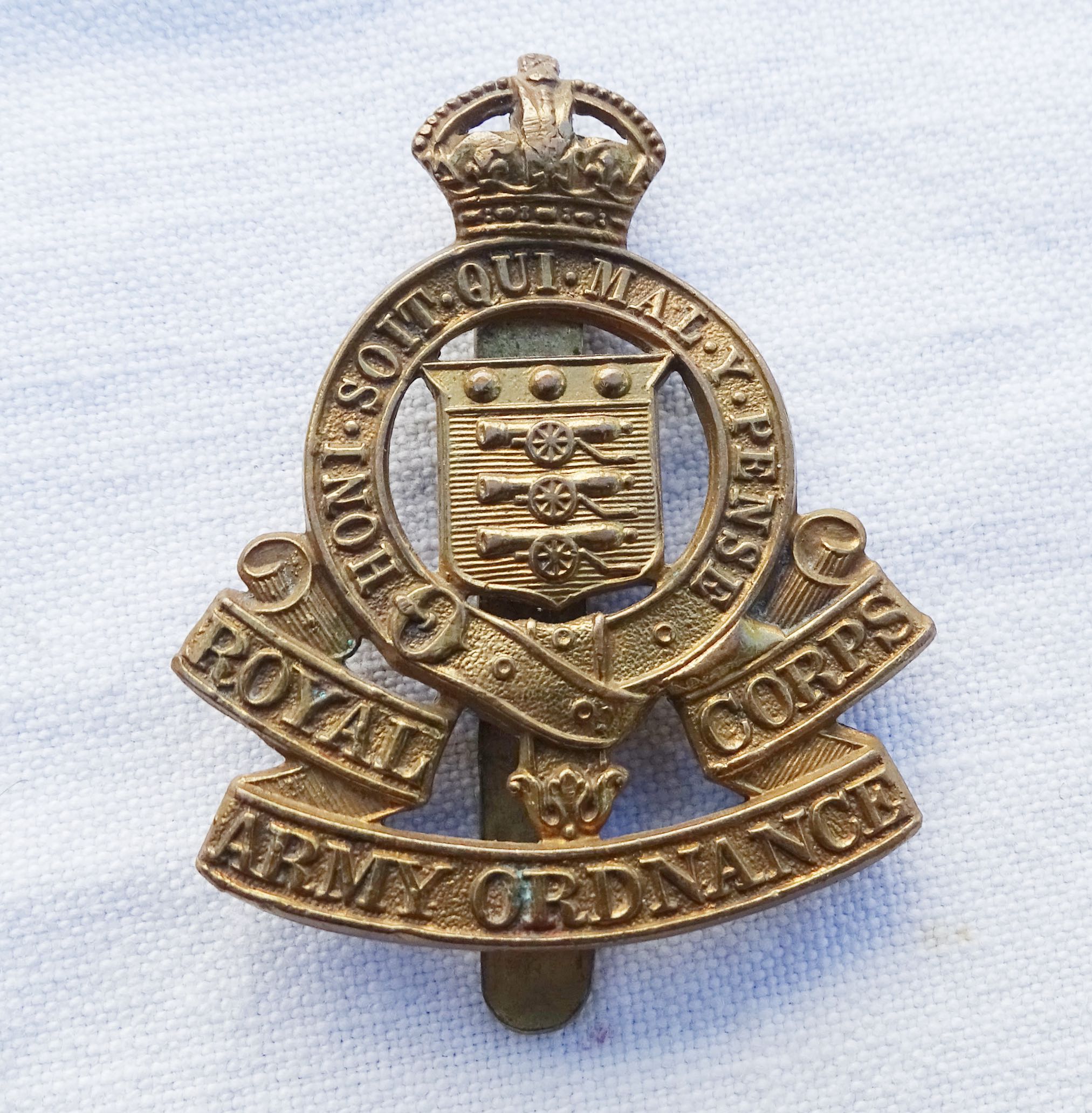 Cap badge Royal Army Ordnance Corps  WW2