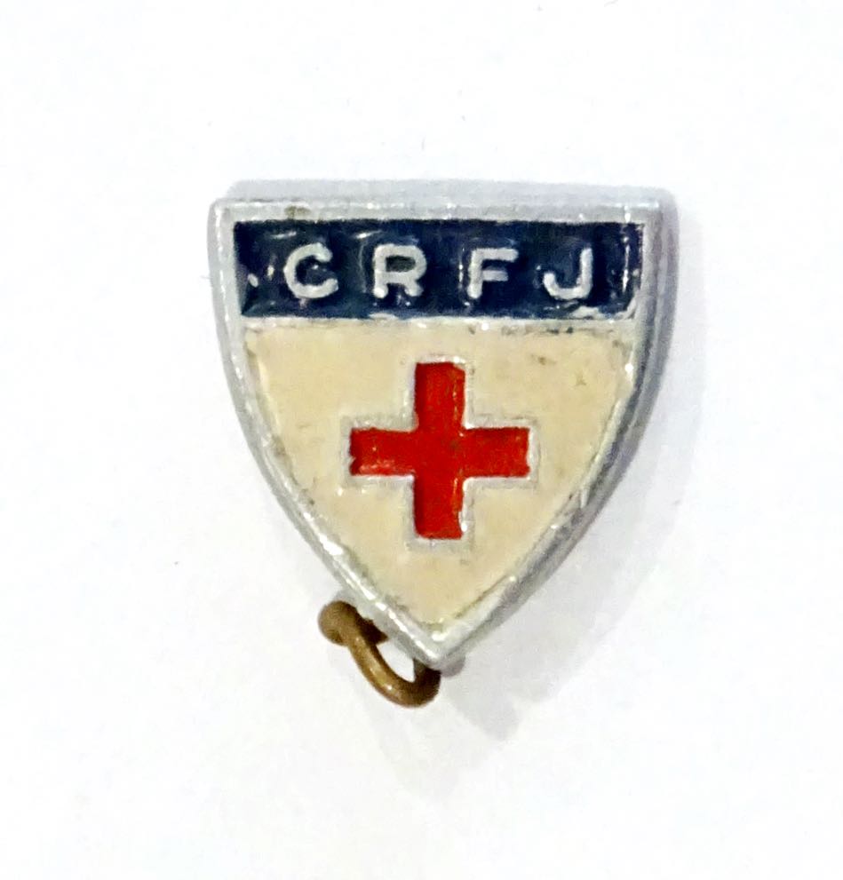 Insigne Croix Rouge Fran&ccedil;aise de la Jeunesse. Augis Attache cass&eacute;e