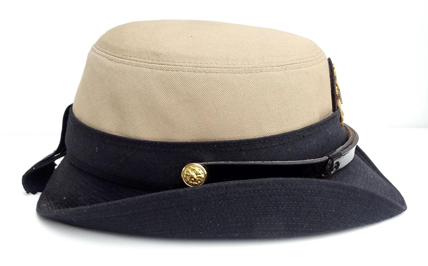 Khaki Hat service woman&#039;s US Navy