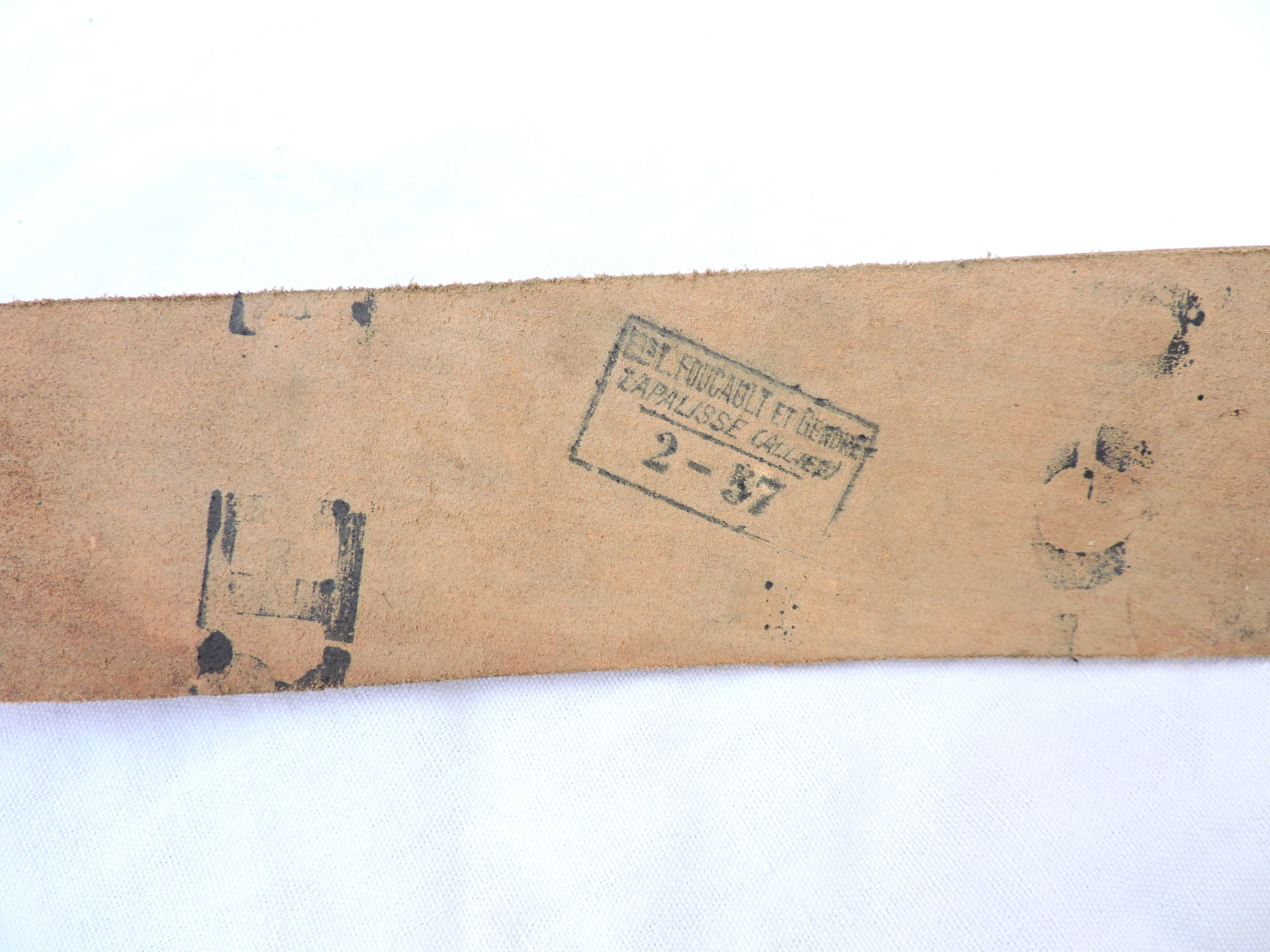 Bretelles de suspension mle 1892/14 cuir fauve dat&eacute;es de 1957