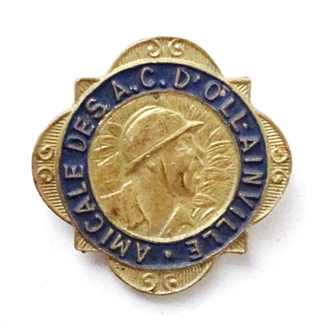 Insigne de boutonni&egrave;re  Amicale des Anciens Combattants d&#039;Ollainville (Essonne).