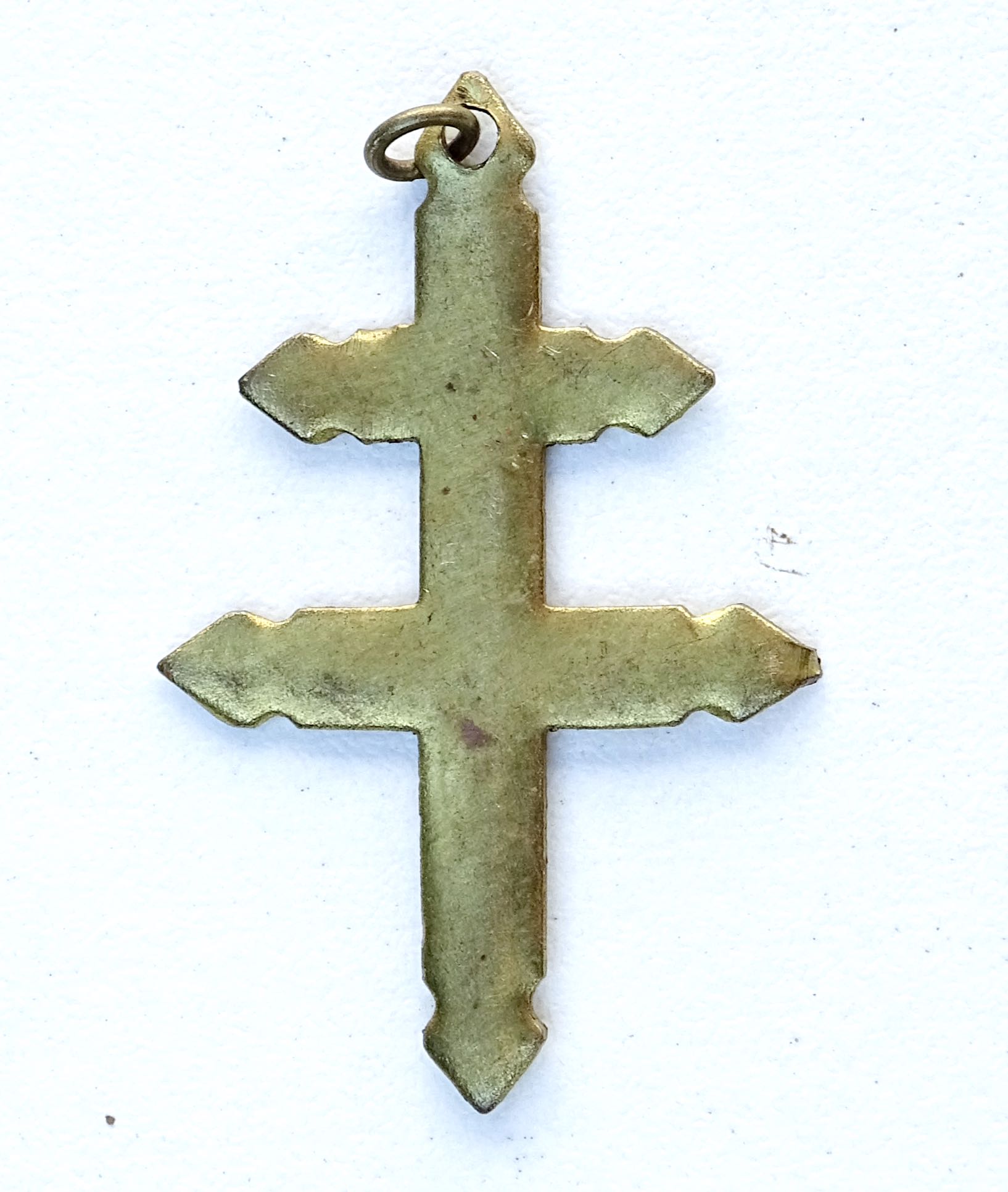 Insigne pendentif  Croix de Lorraine en laiton Epoque Lib&eacute;ration