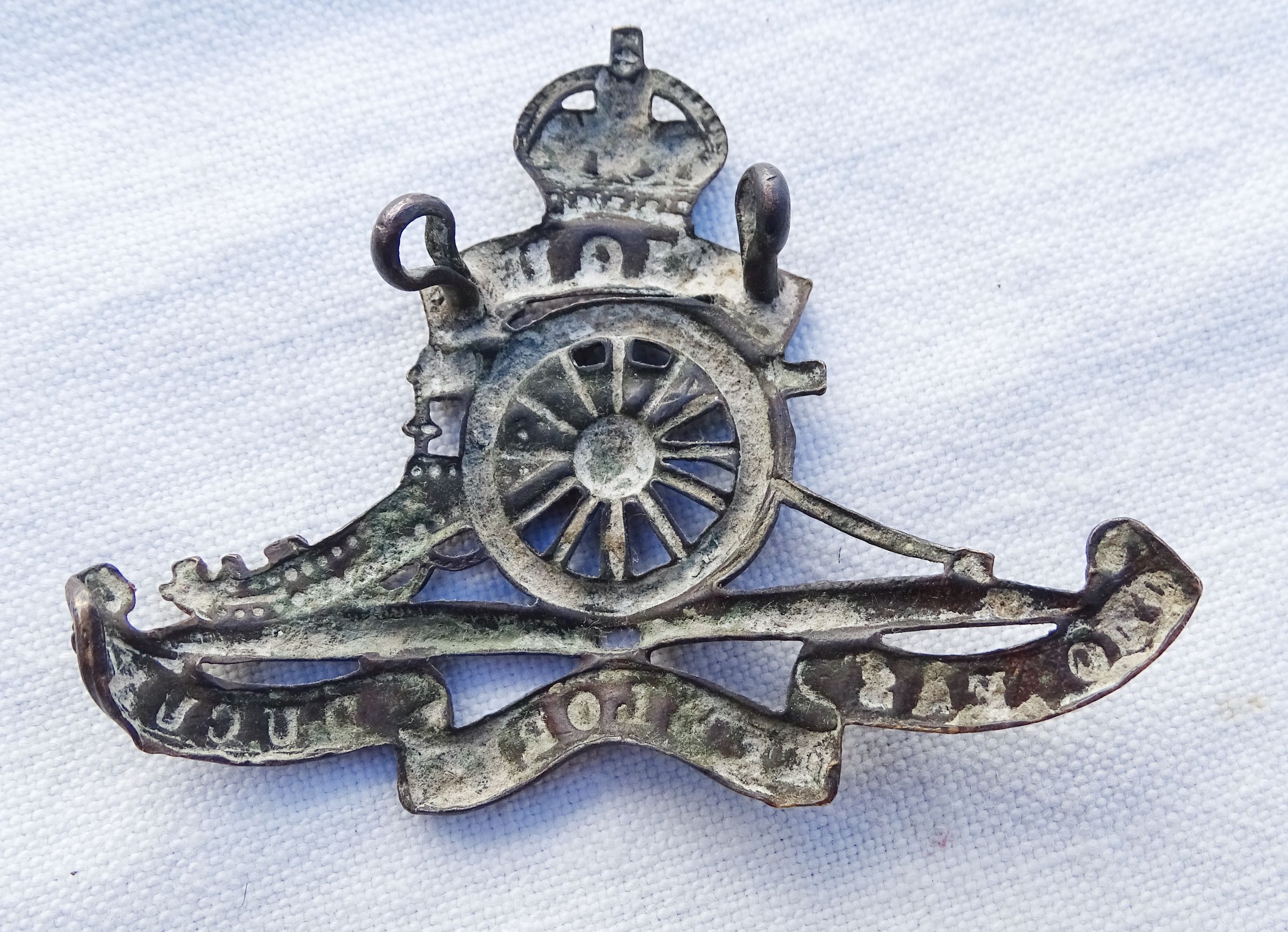 Insigne de casquette Royal Artillery 1914-1918  variante