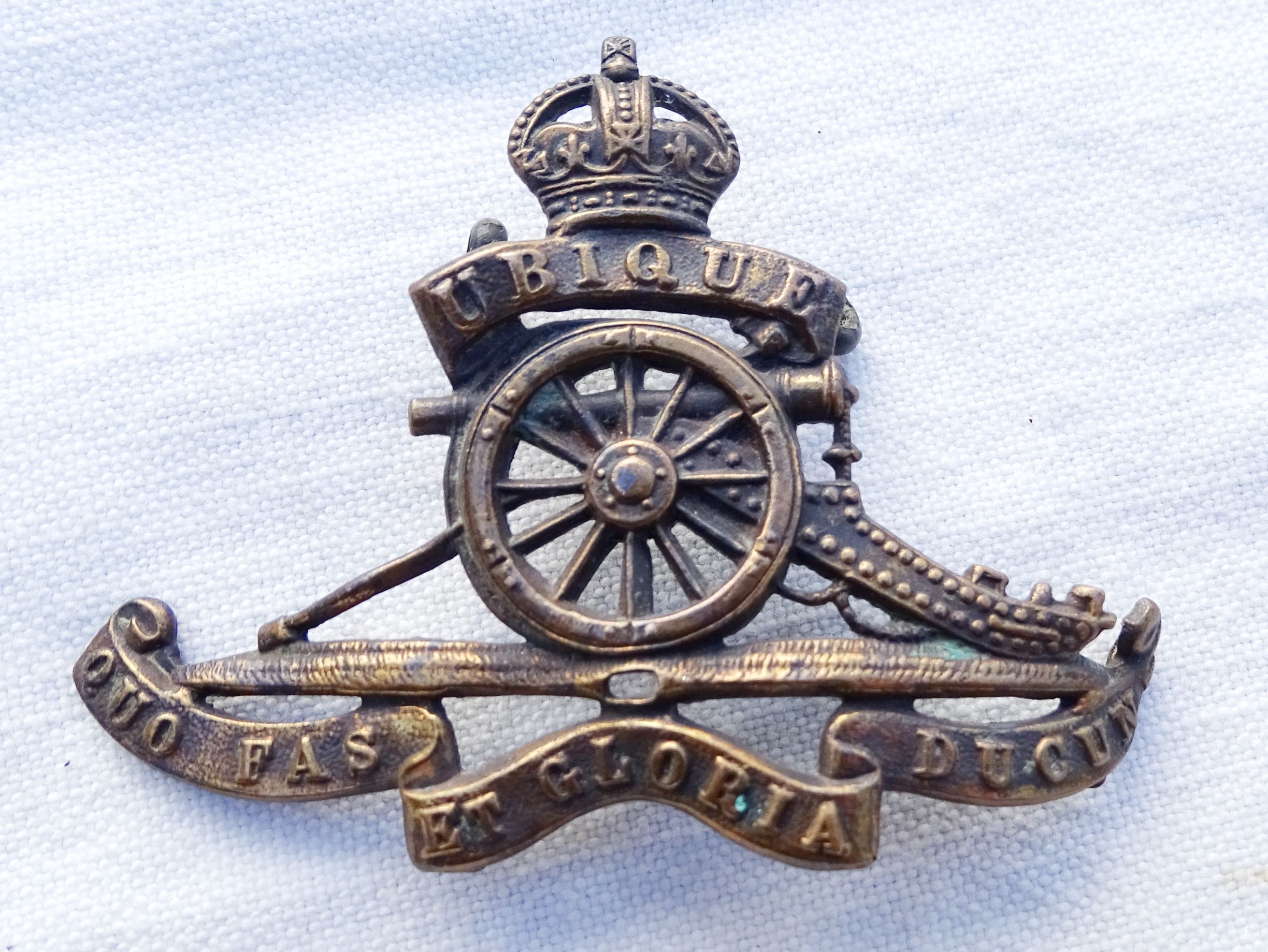 Insigne de casquette Royal Artillery 1914-1918  variante
