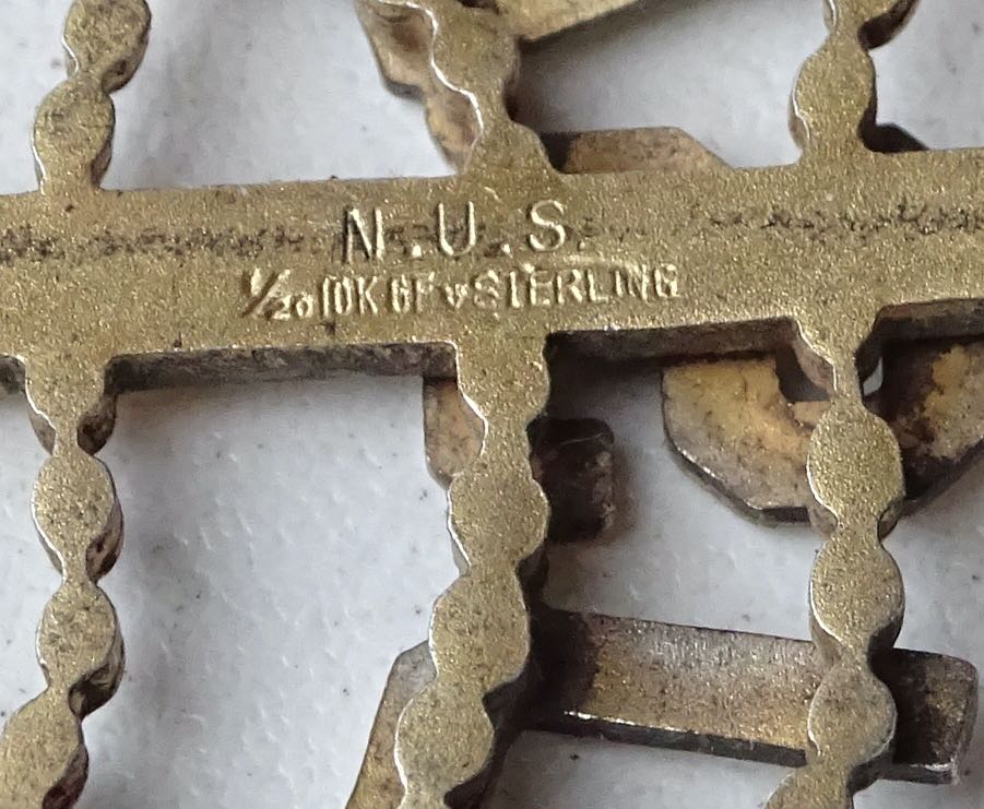 Insigne de coiffure U.S. Navy  Chief Petty Officer  N.U.S. Sterling &amp; 10K gold. WW2