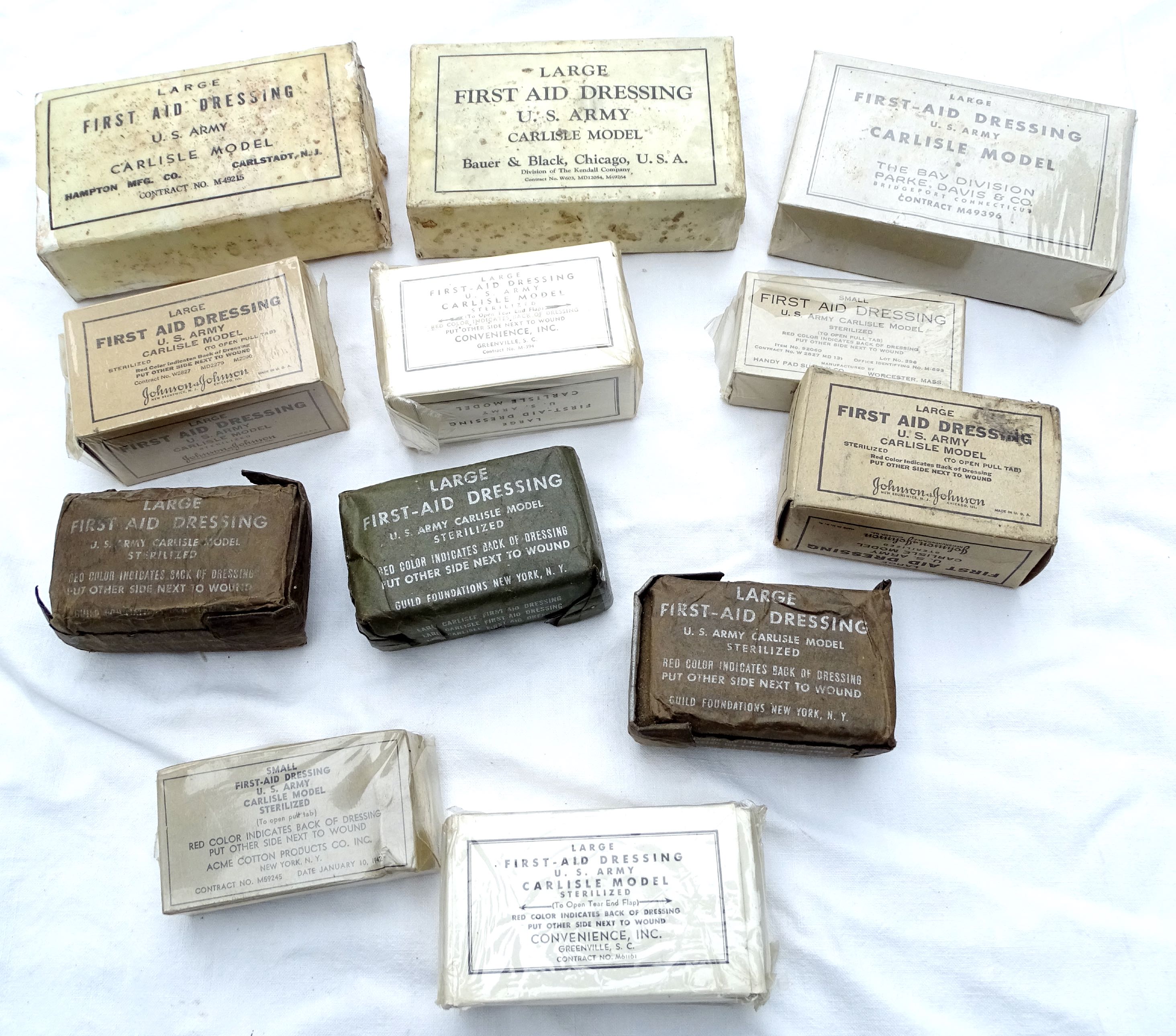 Lot de 12 pansements U.S.Army  First Aid Dressing   Fabricants diff&eacute;rents