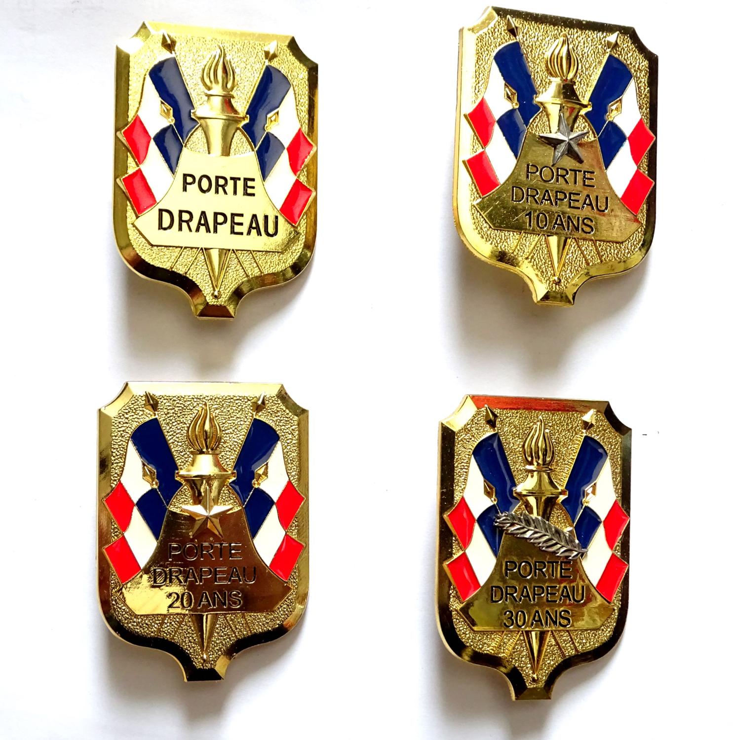 Lot de 4 insignes de Porte Drapeau.  10, 20, 30 ans.