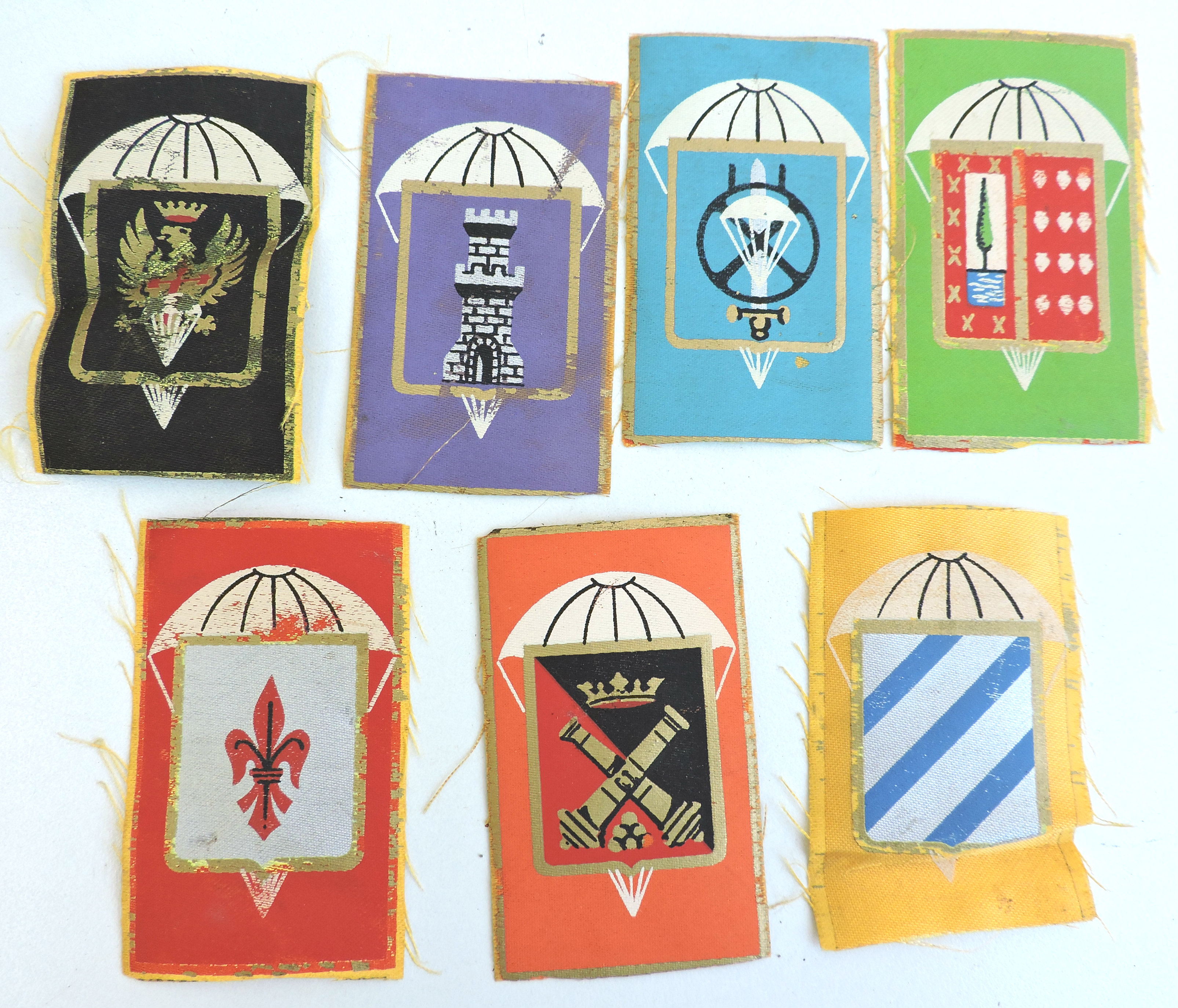 Lot de 7 insignes en tissu peint Unit&eacute;s parachutistes espagnoles Ann&eacute;es 50  Franco