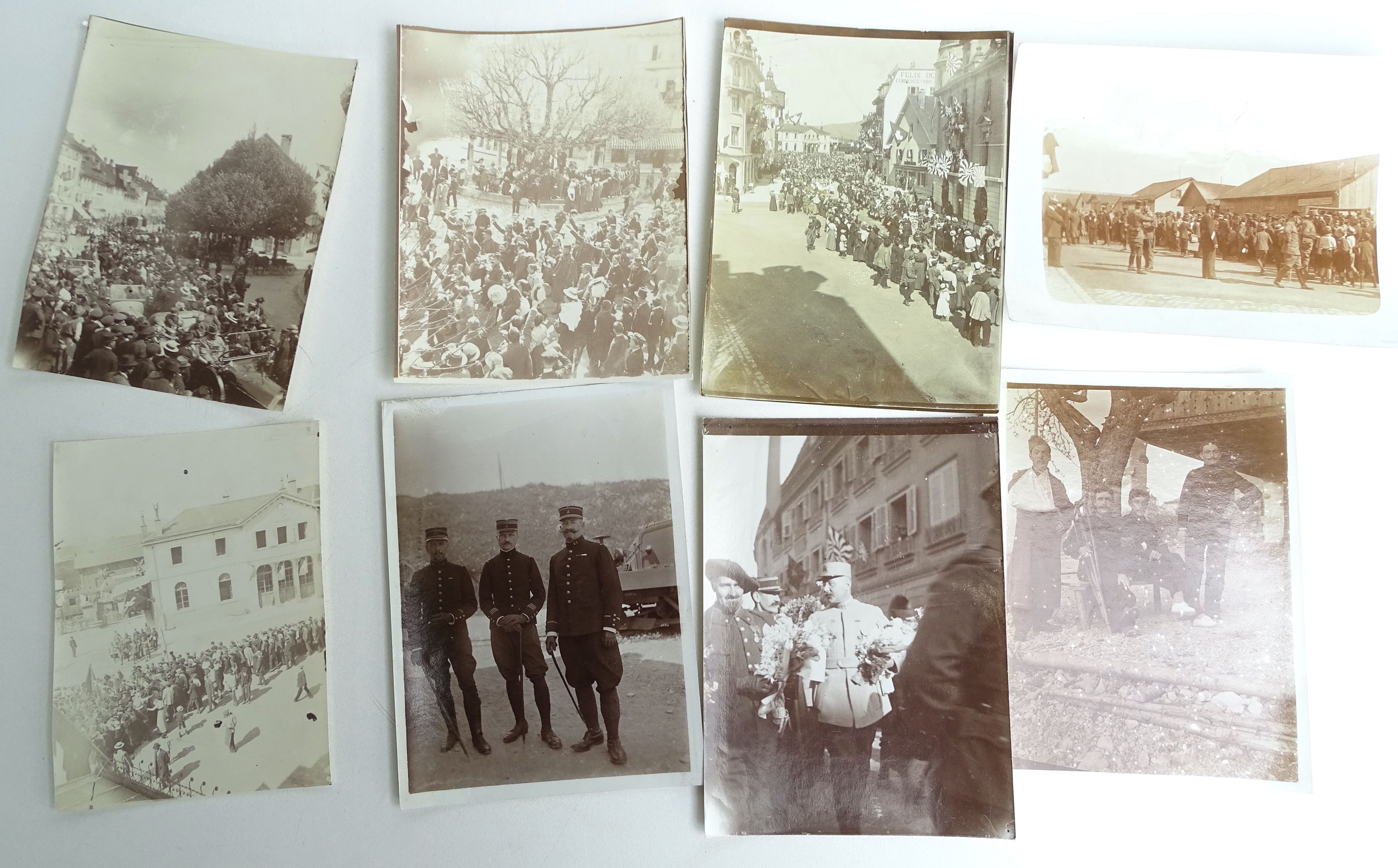 Lot de 8 photos Prisonniers Fran&ccedil;ais intern&eacute;s &agrave; Gruy&egrave;re en Suisse Mai 1916