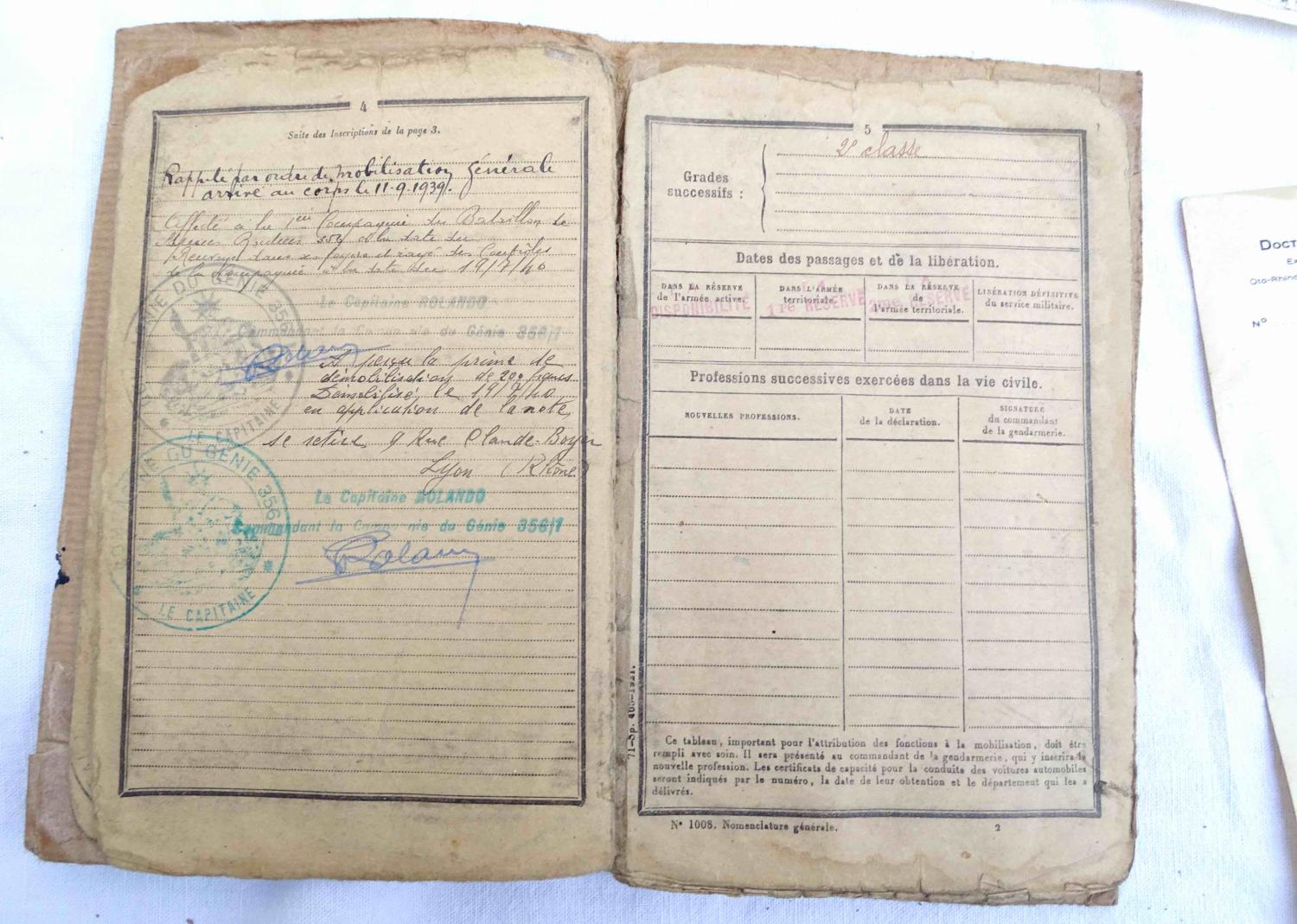 Lot de documents Seconde guerre mondiale Livret militaire, Carte identit&eacute; et STO