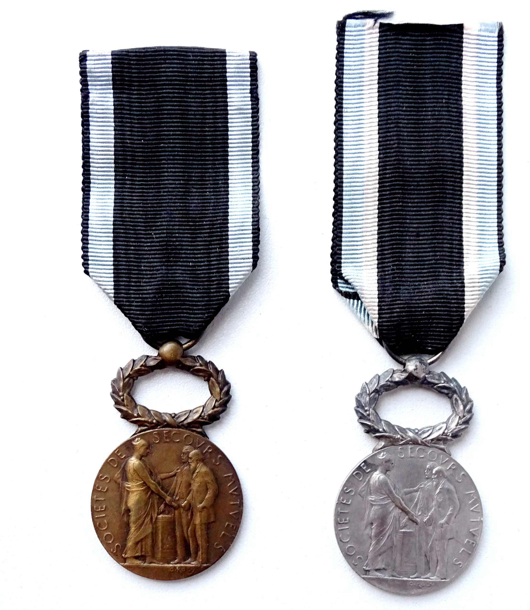Lot deux m&eacute;dailles Soci&eacute;t&eacute;s de Secours Mutuels Bronze et argent 1928 -1933