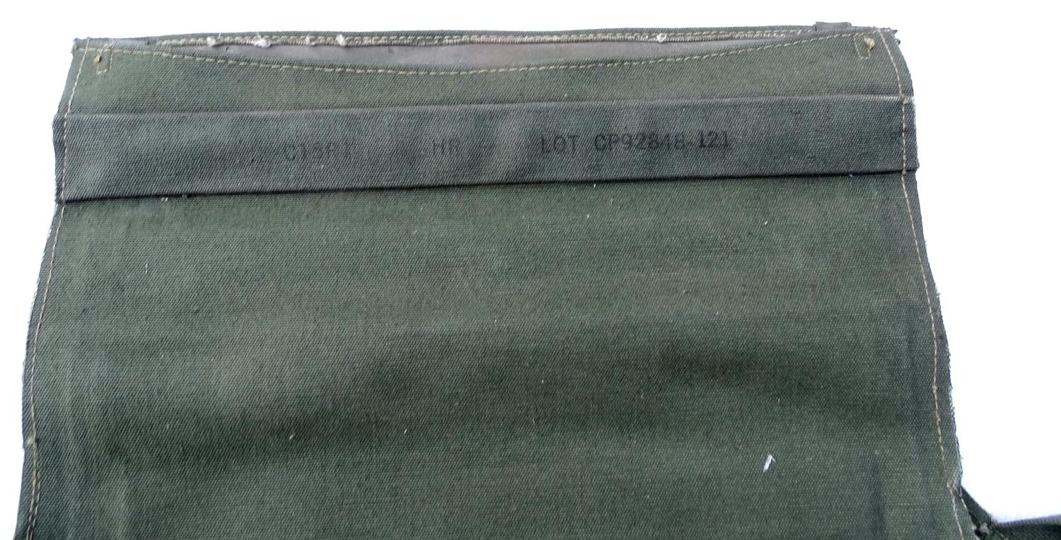 Musette en toile caoutchout&eacute;e pour Gas Mask M9. U.S. Army