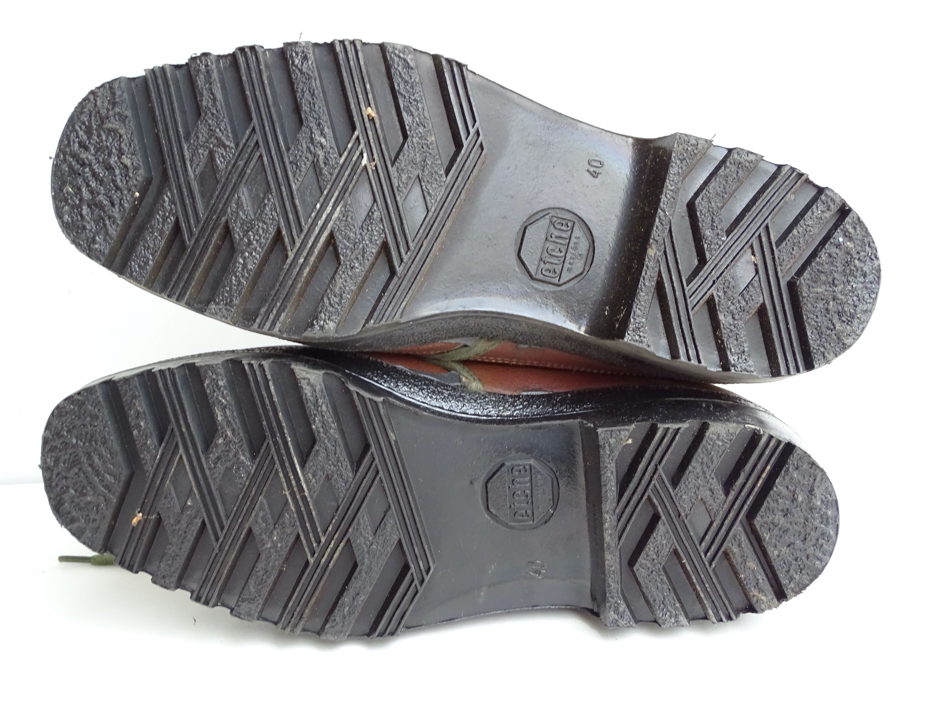 Paire de chaussures de brousse Pataugas Etch&eacute;  ann&eacute;es 60 Diff&eacute;rentes pointures