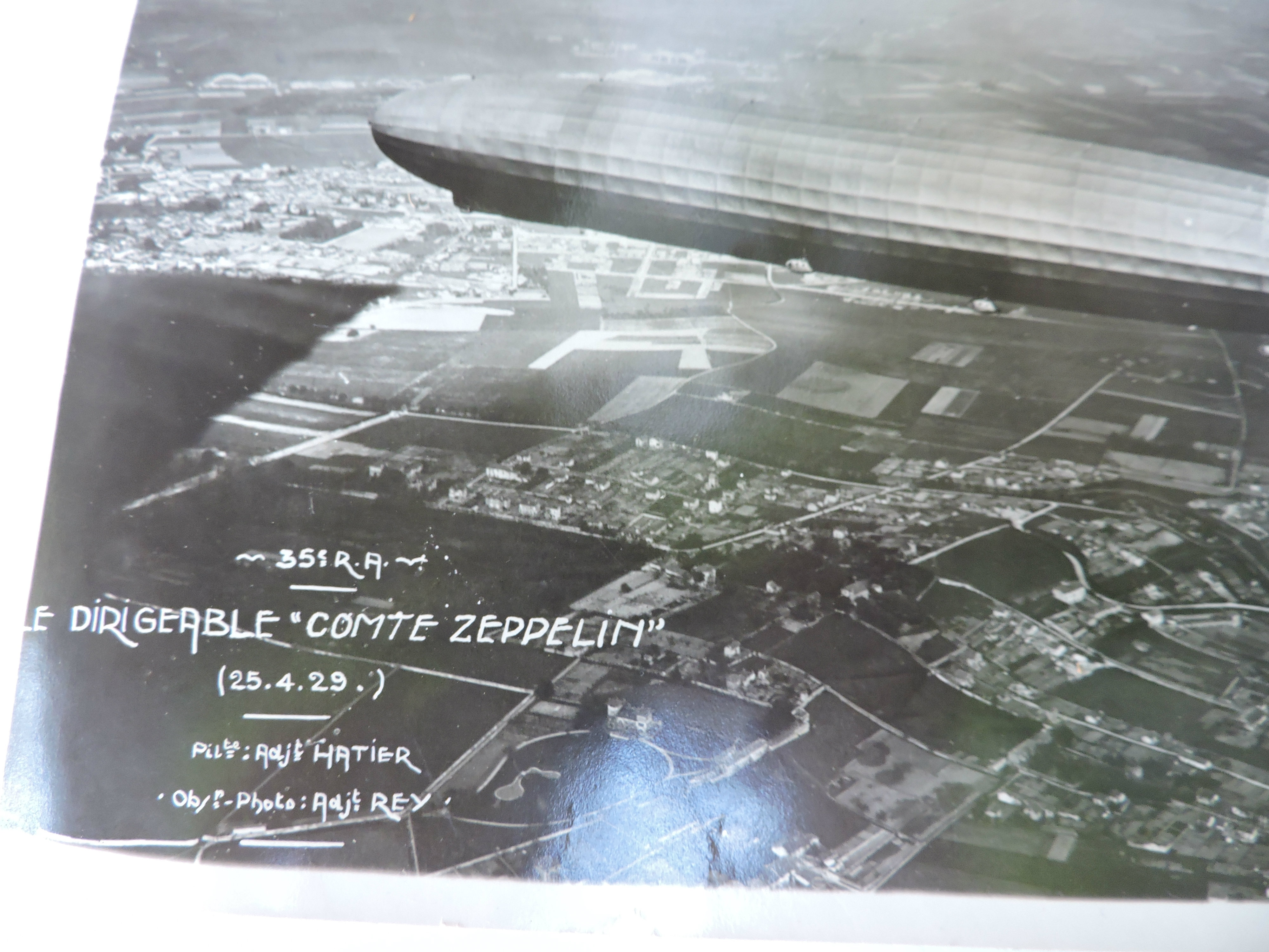 Photo grand format Le dirigeable Comte Zeppelin  Avril 1929   35&deg; R&eacute;giment d&#039;aviation
