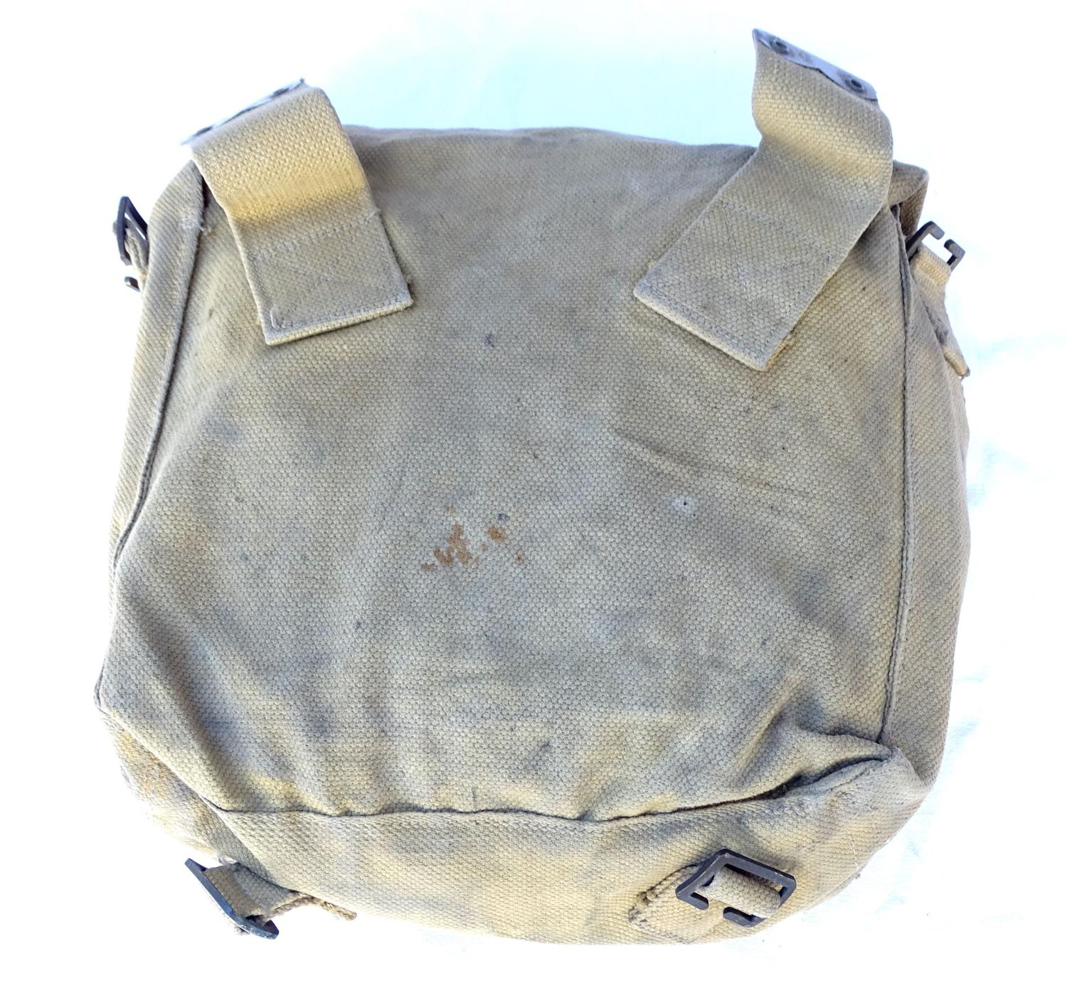 Small pack nomed Canada  WW2