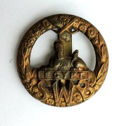 Cap badge South Wales Borderers Brass economy 1916