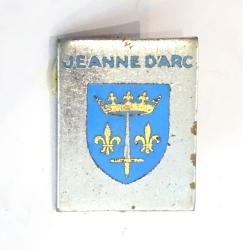 Insigne Croiseur Jeanne d&#039;Arc  Arthus Bertrand. Paris D&eacute;pos&eacute;  Pastille grav&eacute;e (1936).