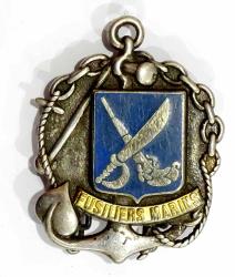 Insigne de Fusiliers Marins. Drago Noisiel, deux &eacute;pingles.