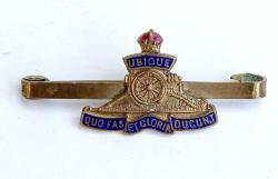 Insigne de cravate en m&eacute;tal emaill&eacute;. Royal Artillery. WW2