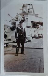 Marin en tenue de garde &agrave; terre Croiseur l&eacute;ger Duguay Trouin ann&eacute;es 40
