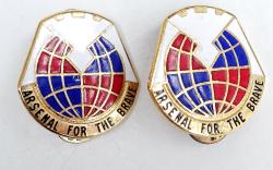 Paire d&#039;insignes Crest.  Material Command Unit  Meyer N.Y.