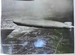 Photo grand format Le dirigeable Comte Zeppelin  Avril 1929   35&deg; R&eacute;giment d&#039;aviation
