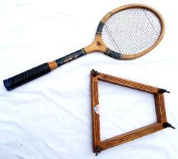 Raquette de tennis ancienne, structure bois Charpenel Cochet Ann&eacute;es 50/60.