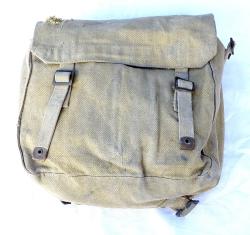 Small pack nomed Canada  WW2
